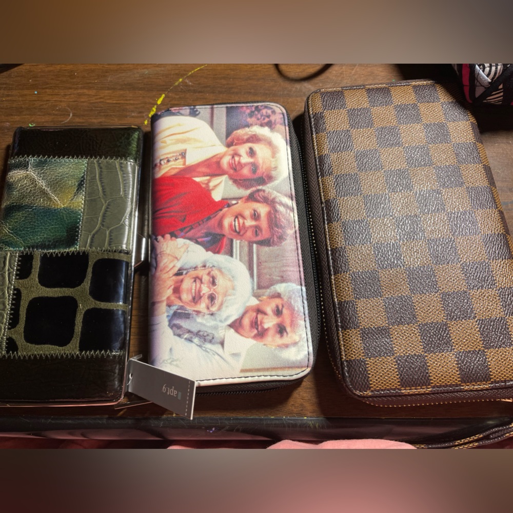 Wallet Lot
